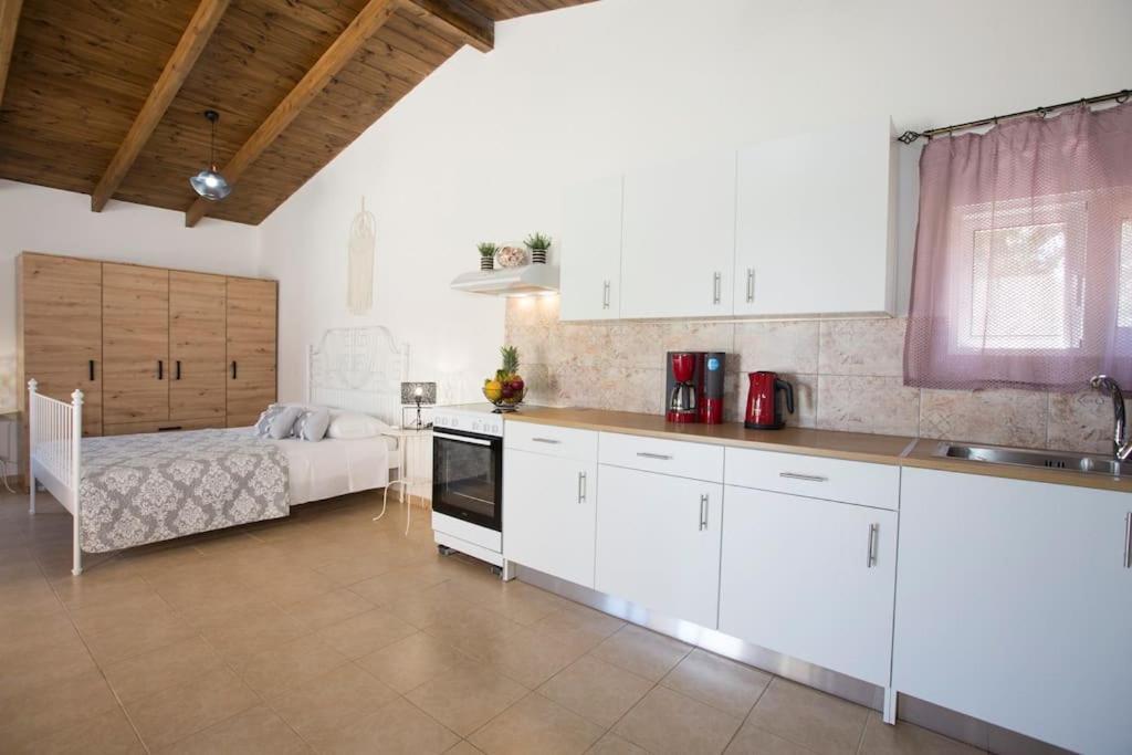 Serenity Studio Beach Home 阿凡投 外观 照片